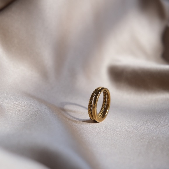 💕18K Gold Plated Stacked Twist Ring - Picture 3 of 8